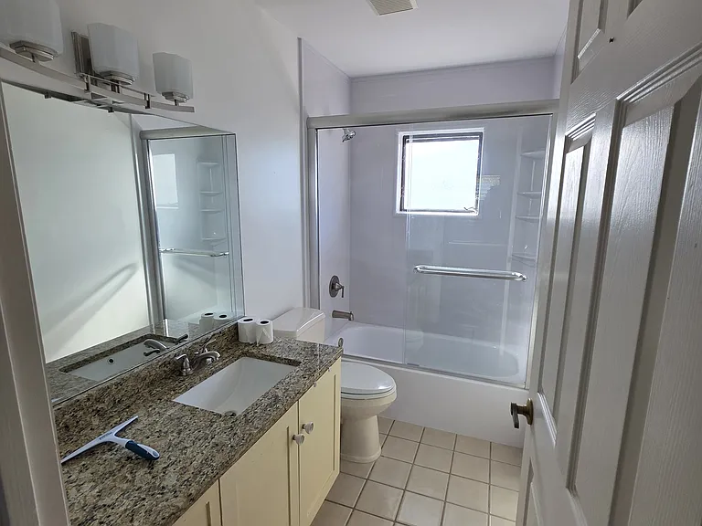 625 Centre Ct SW #201 — Photo 5