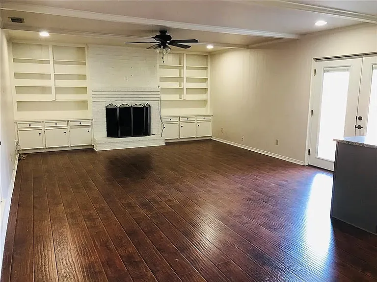 7623 Wellcrest Dr — Photo 2