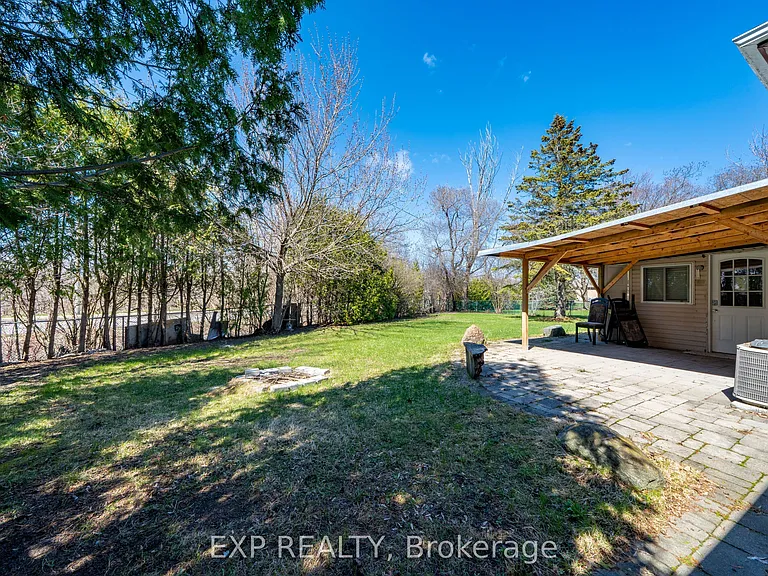 28 Lakeland Cres — Photo 32