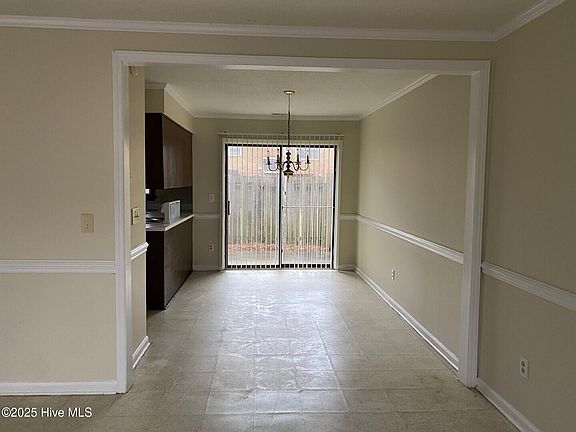 5th image of 118 Concord Dr #B