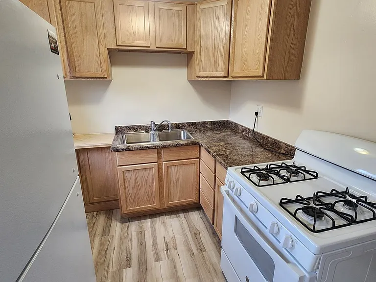1426 Kearney Ave — Photo 4