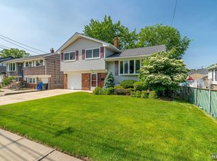 121 Levitt Ave, Bergenfield, NJ 07621
