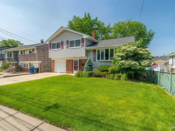 121 Levitt Ave, Bergenfield, NJ 07621