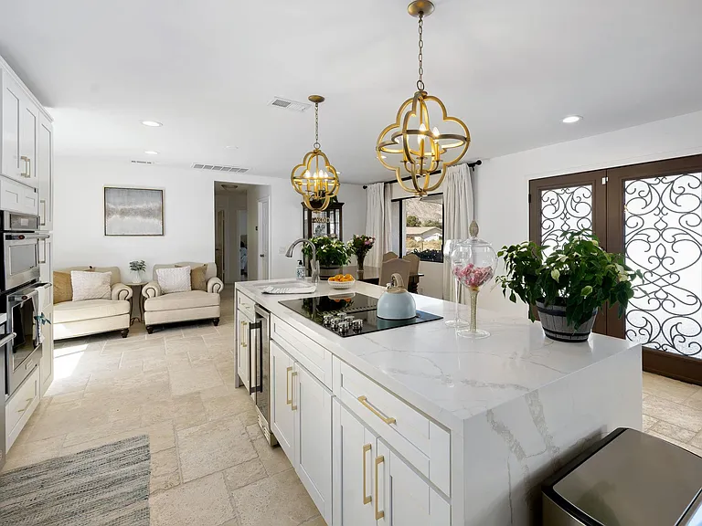 54025 Avenida Alvarado — Photo 2