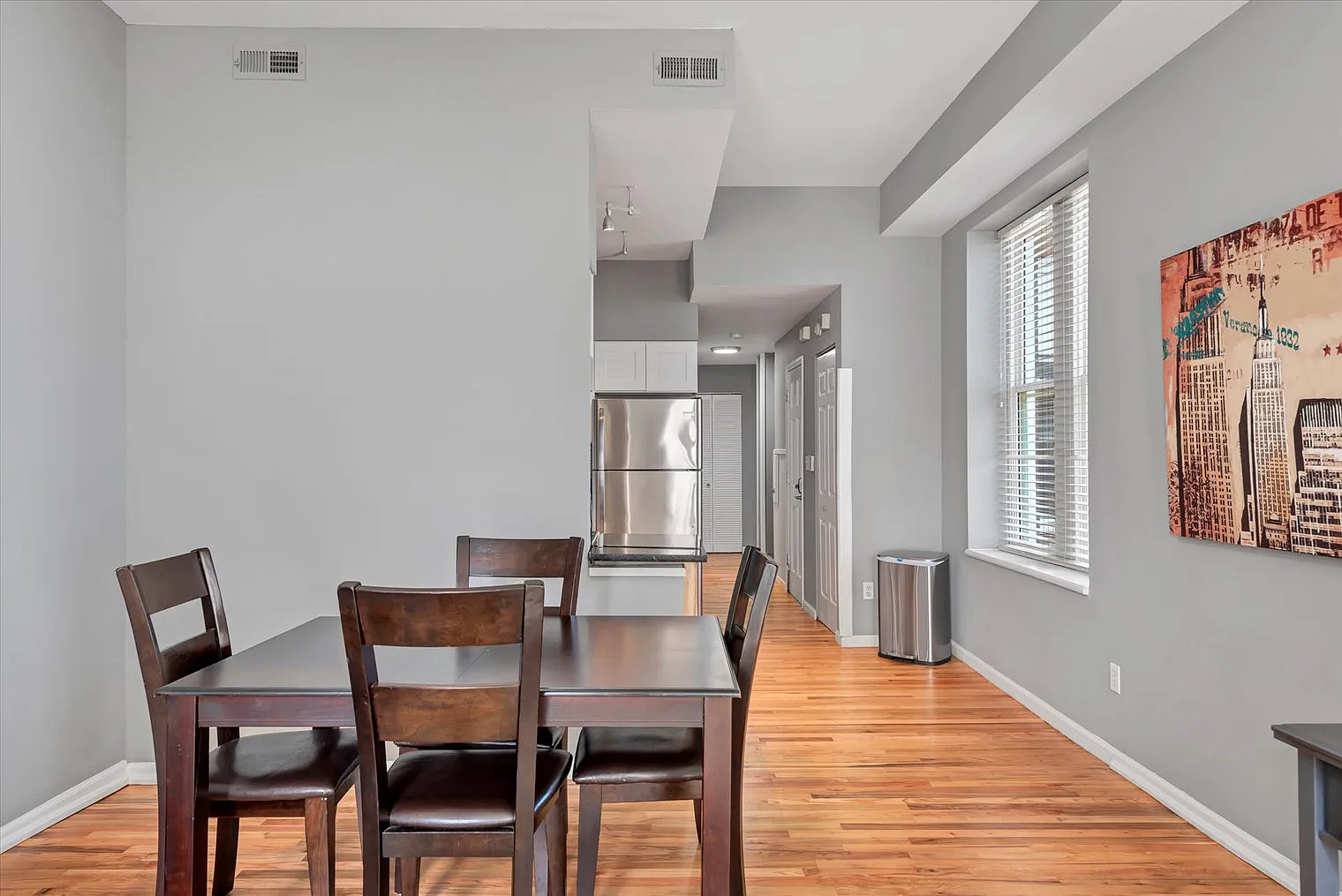 3 bed, 2.0 bath, 1593 sqft, $3,975 — Photo 4