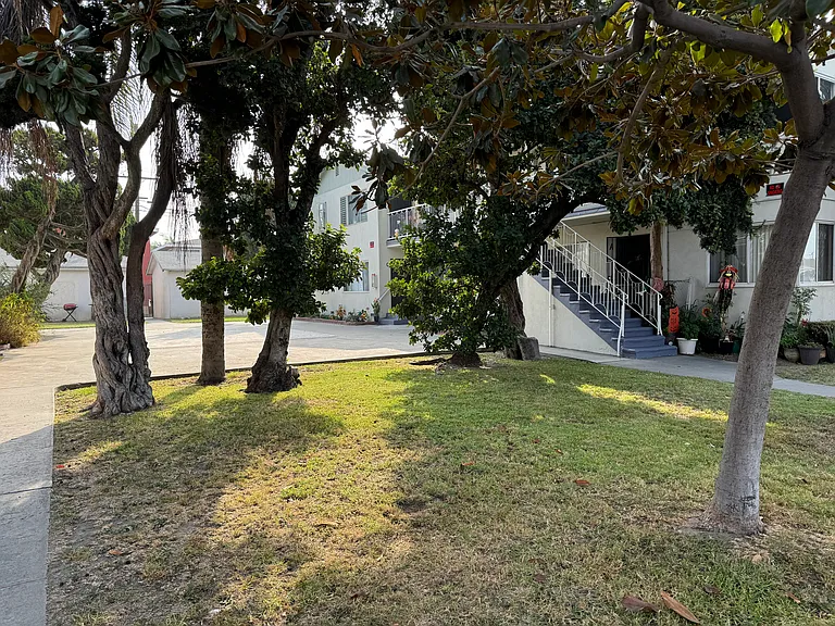 10752 California Ave #D — Photo 4