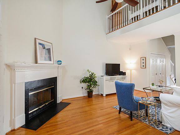 4th image of 304 Vinca Cir