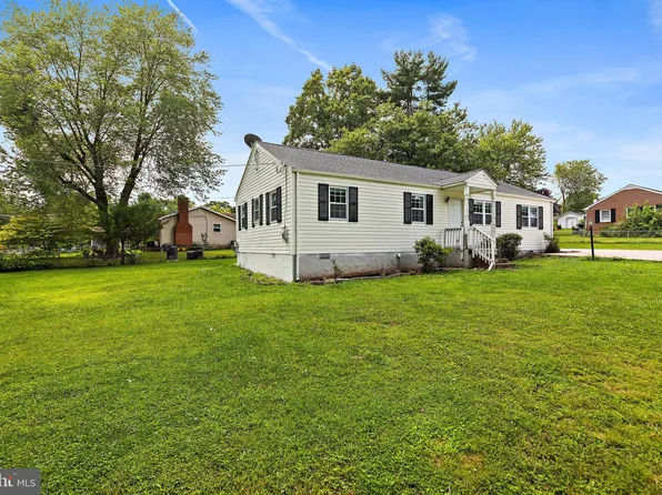 8601 Spruce St, Manassas, VA 20111