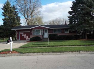 802 Crest View Trl, Byron, IL 61010