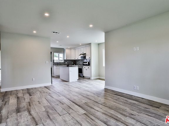 5th image of 7406 Gloria Ave