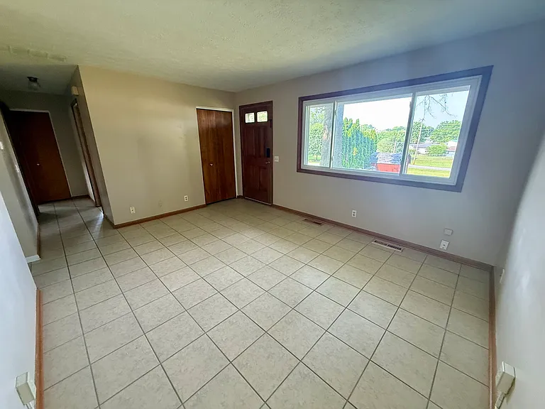 137 Main Ct — Photo 5