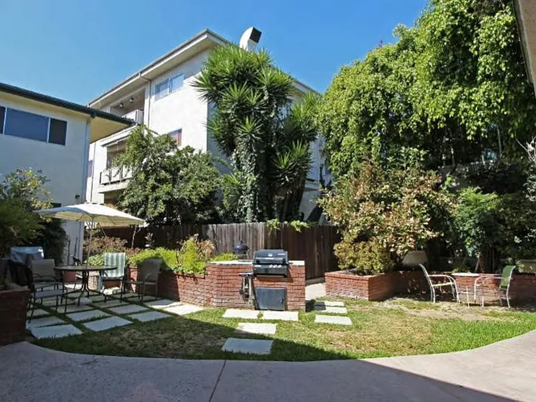 Moorpark — Photo 1
