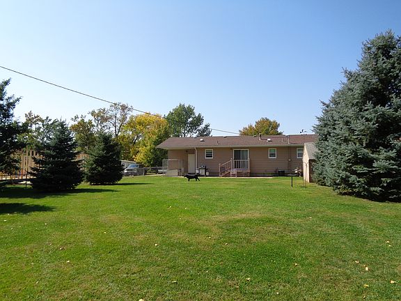 2nd image of 602 N Oaks Ave