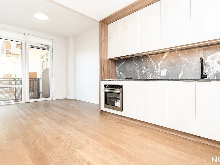 828 Metropolitan Ave #5E — Photo 1
