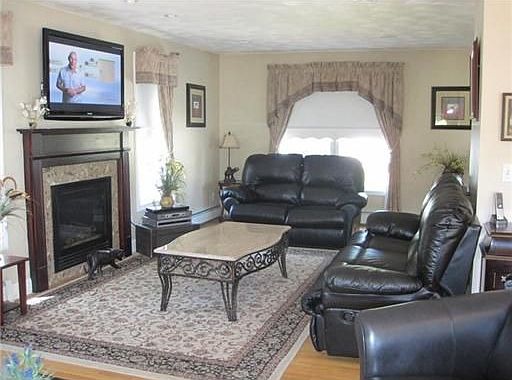3rd image of 15 Alexander Dr