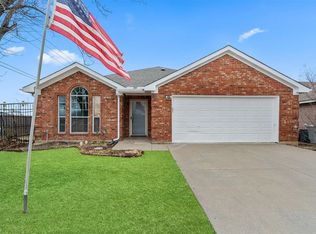824 Bridle Trl, Saginaw, TX 76179