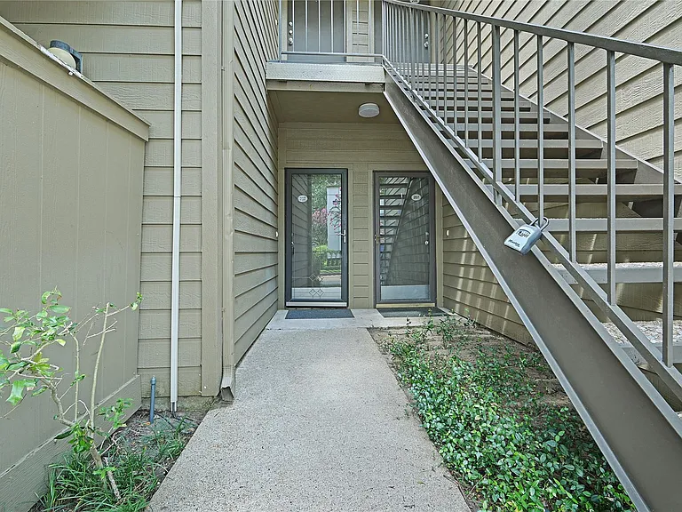 10051 Westpark Dr #205 — Photo 3
