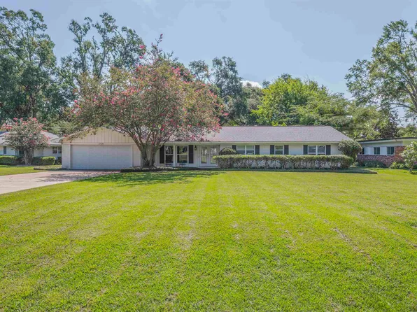 2726 Point Dr, Monroe, LA 71201
