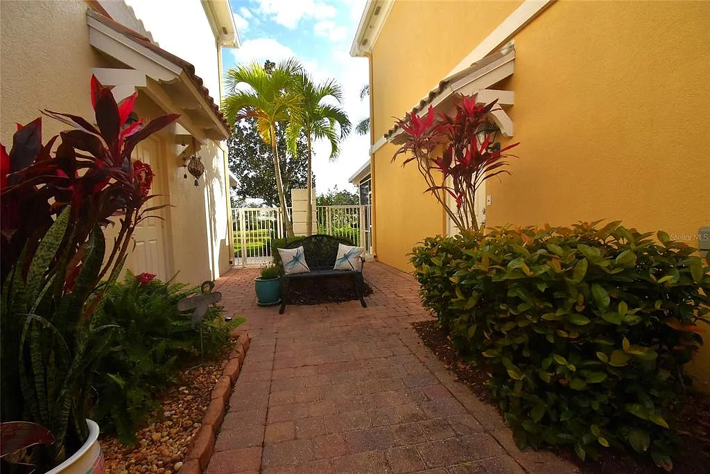 3 bed, 2.5 bath, 1628 sqft, $4,500 — Photo 2