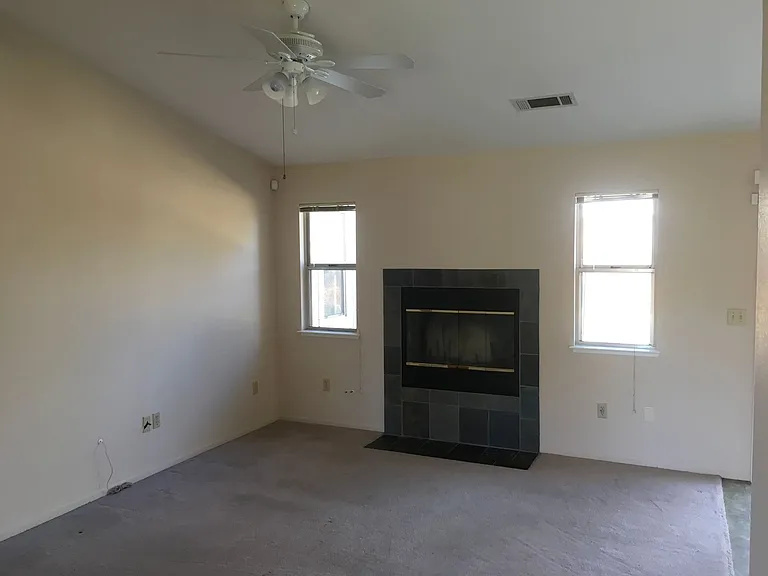 414 Springer Dr — Photo 3