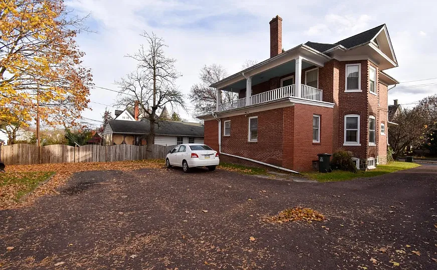 2 bed, 1200 sqft, $1,995 — Photo 3