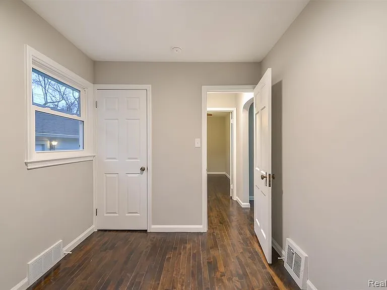 2726 Fernwood Ave — Photo 13