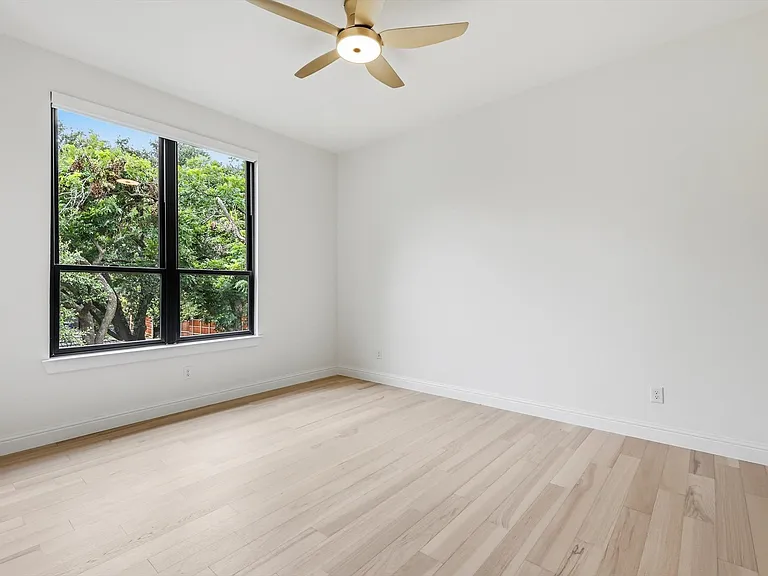 3135 Walnut Hill Ln — Photo 23