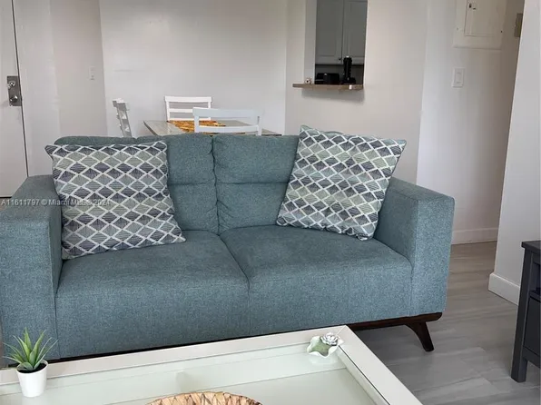 8045 NW 7th St #2210, Miami, FL 33126