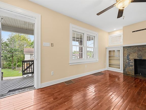 4th image of 1017 Norwich Ave