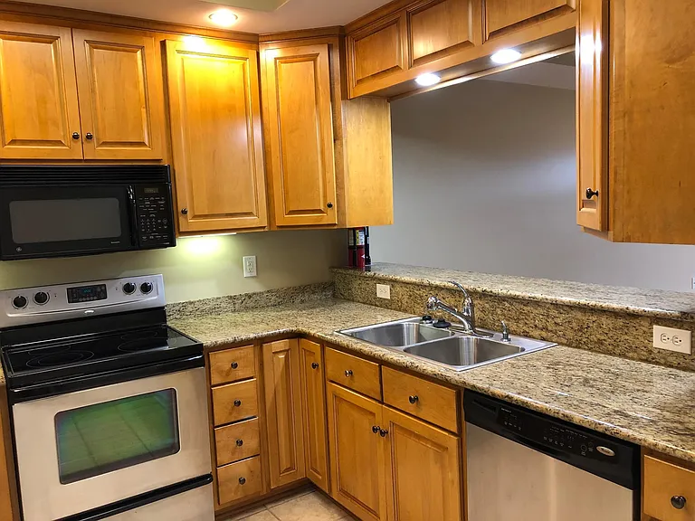 401 S Main St #204 — Photo 7