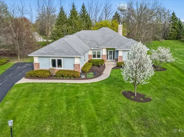 7135 Bannockburn Cir, Crystal Lake, IL 60014