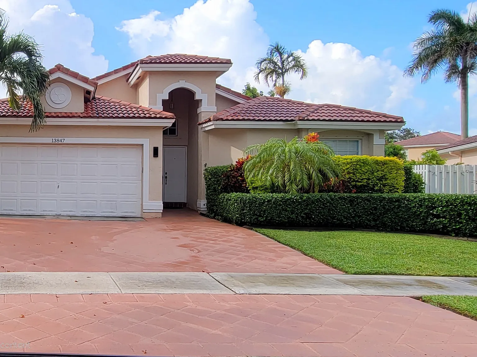 3 bed, 2262 sqft, $3,900 — Photo 1