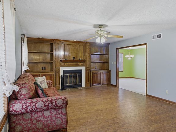 5th image of 40 Poinsetta Rd
