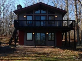 296 Timber Hill Rd, Henryville, PA 18332