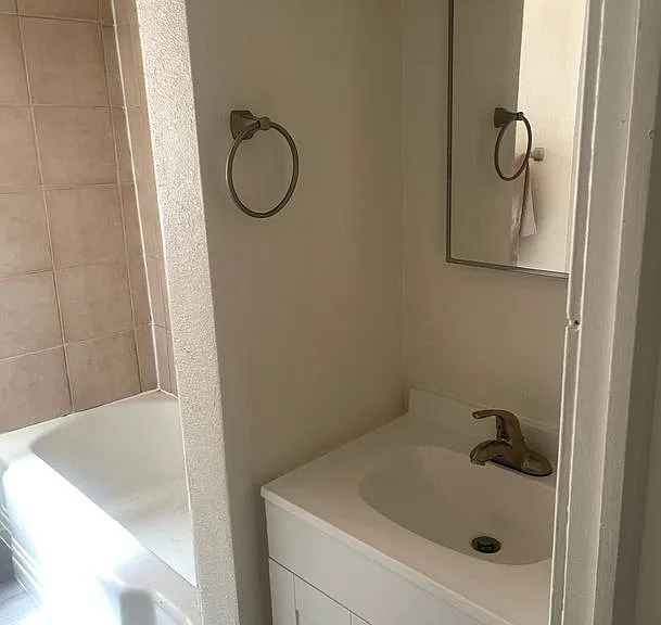 912 Jeffrey St #A — Photo 13