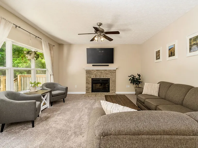 W Hull Dr — Photo 11