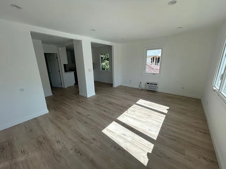 1467 E Broadway #1467.5 — Photo 3