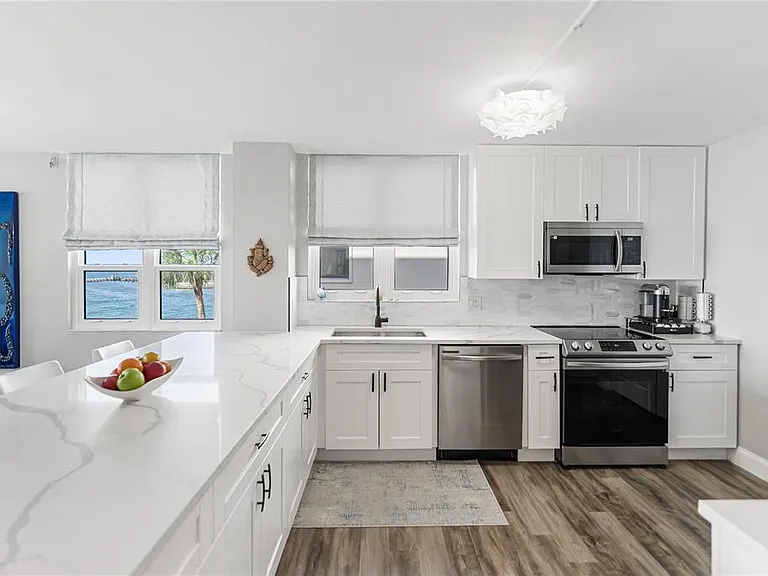 97 Sunset Dr #201 — Photo 6