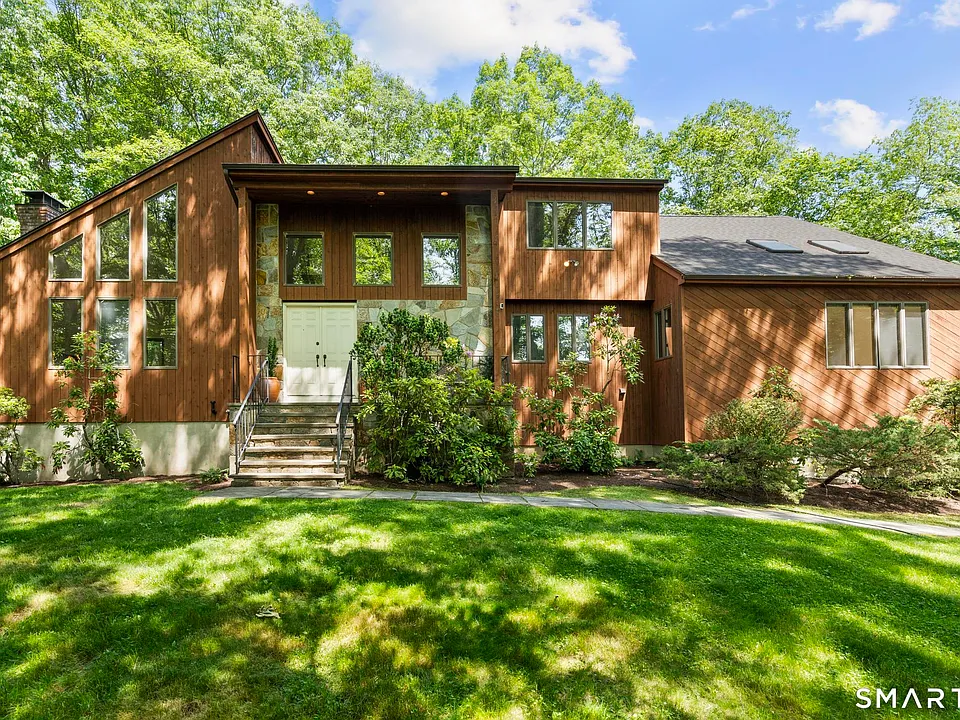 732 Den Rd