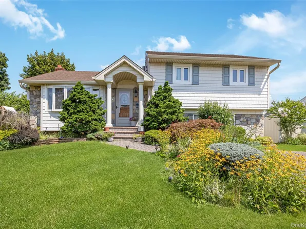 9 Cheryl Lane N, Farmingdale, NY 11735