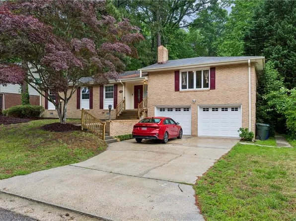 70 Sweetbriar Dr, Newport News, VA 23606