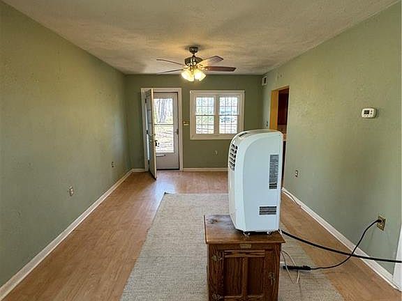 4th image of 3062 Harper Rd