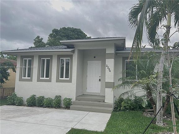 3rd image of 2254 Cody St
