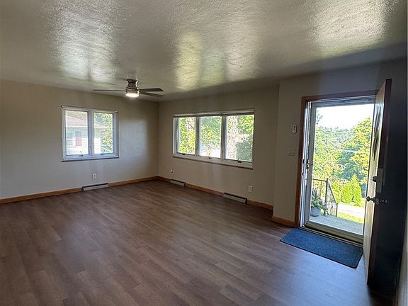 3rd image of 822 Sherwood Rd