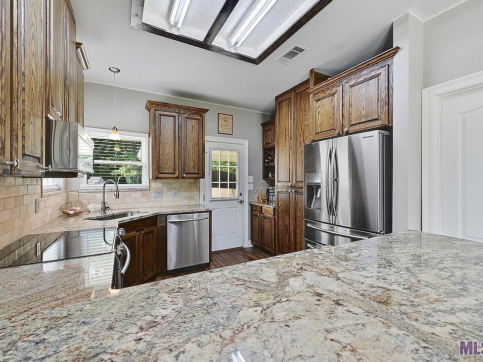 1st image of 32425 Glenwood Dr