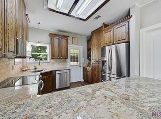 32425 Glenwood Dr, Denham Springs, LA 70706