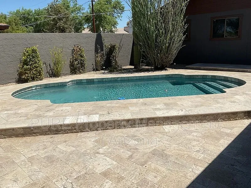4 bed, 2.0 bath, 1956 sqft, $2,995 — Photo 2
