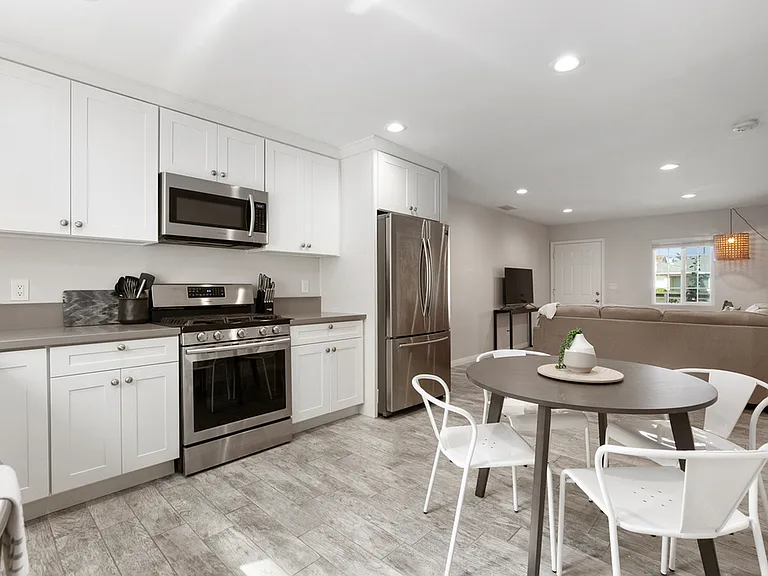 1207 Florence St — Photo 6