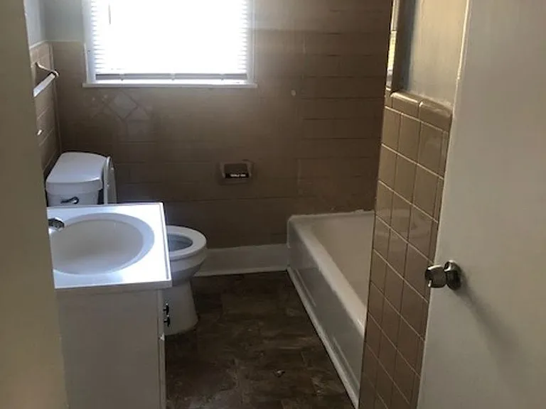 6732 Frankfort Ave — Photo 11