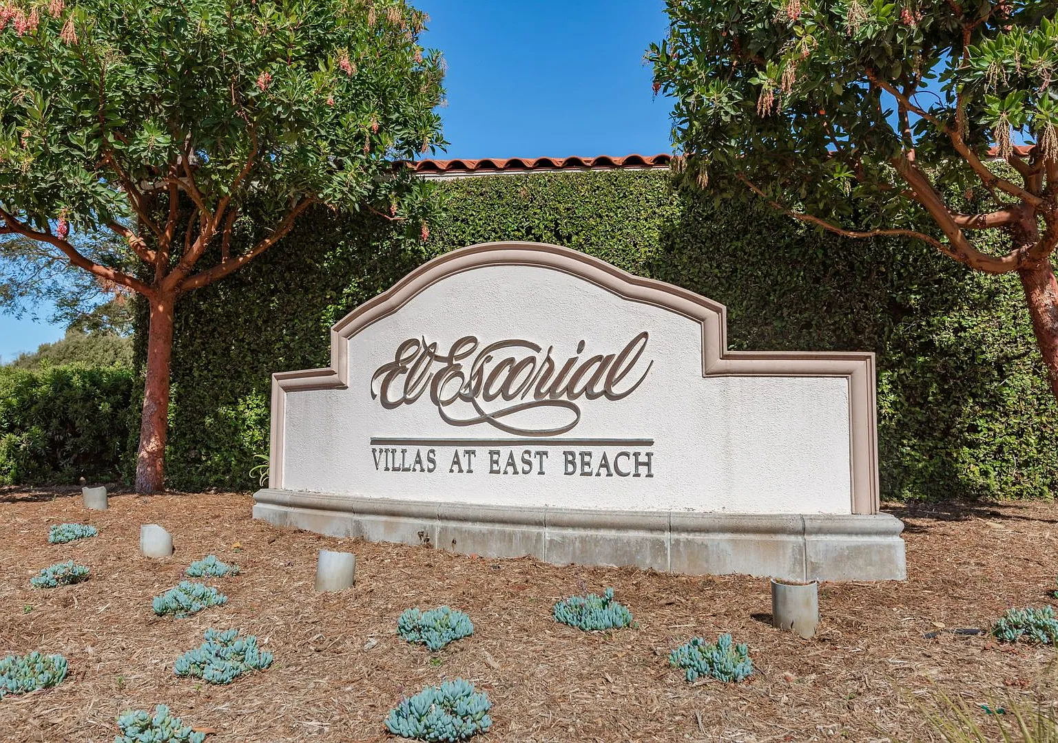 RARELY offered! Top floor three bedroom 2.5 bath El Escorial condo, fully furnished at East Beach. — Photo 1